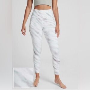 Athleta Salutation Stash Pocket II Printed 7/8 Tight in White